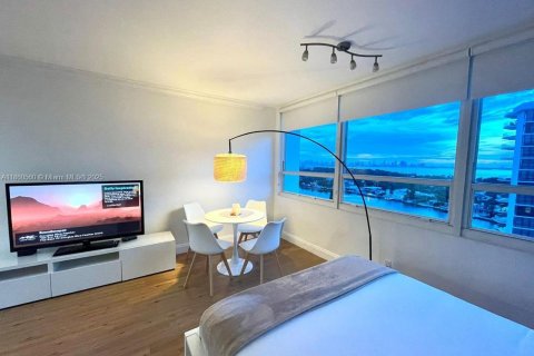 Condominio en venta en Miami Beach, Florida, 36.23 m2 № 1889715 - foto 2
