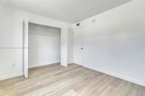 Appartement à louer à Miami, Floride: 2 chambres, 1473.06 m2 № 1891675 - photo 8