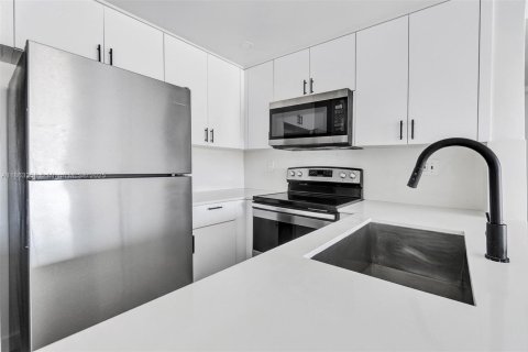 Appartement à louer à Miami, Floride: 2 chambres, 1473.06 m2 № 1891675 - photo 3