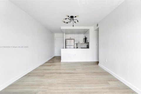 Appartement à louer à Miami, Floride: 2 chambres, 1473.06 m2 № 1891675 - photo 4