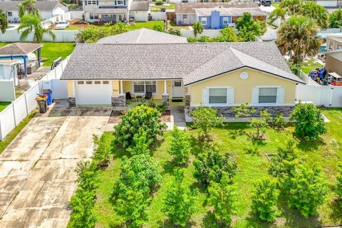 Villa ou maison à louer à Tampa, Floride: 3 chambres, 159.79 m2 № 2387522 - photo 2