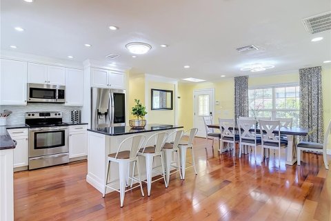 Villa ou maison à louer à Tampa, Floride: 3 chambres, 159.79 m2 № 2387522 - photo 8