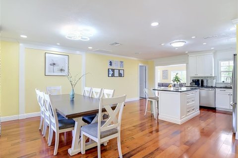 Villa ou maison à louer à Tampa, Floride: 3 chambres, 159.79 m2 № 2387522 - photo 4