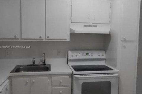 Condo in Sunrise, Florida, 2 bedrooms  № 1865521 - photo 2