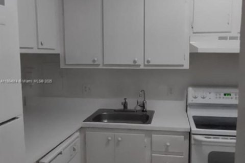 Condo in Sunrise, Florida, 2 bedrooms  № 1865521 - photo 1