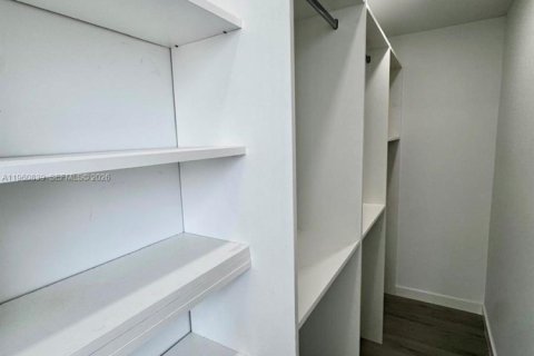 Снять в аренду таунхаус в Майами, Флорида 4 спальни, 201.6м2, № 2023626 - фото 15