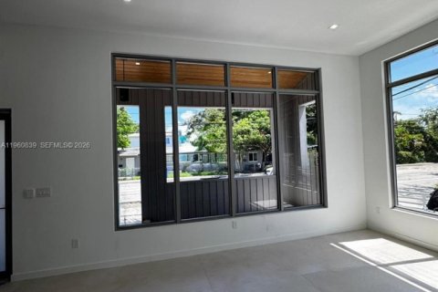 Снять в аренду таунхаус в Майами, Флорида 4 спальни, 201.6м2, № 2023626 - фото 3