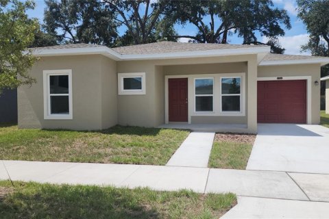 House in Tampa, Florida 3 bedrooms, 116.22 sq.m. № 2104521