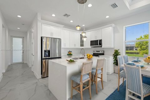 Villa ou maison à vendre à Cape Coral, Floride: 3 chambres, 176.33 m2 № 1962693 - photo 27