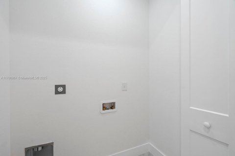 Villa ou maison à vendre à Cape Coral, Floride: 3 chambres, 176.33 m2 № 1962693 - photo 23