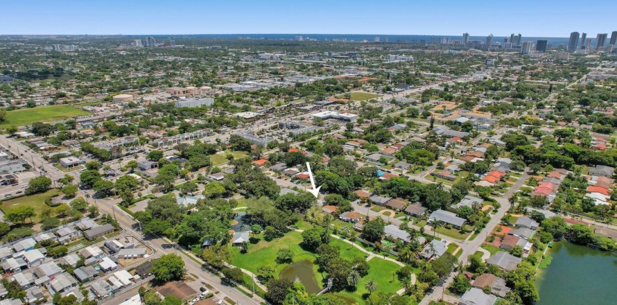 Casa en Hallandale Beach, Florida 3 dormitorios, 107.49 m2 № 1092268