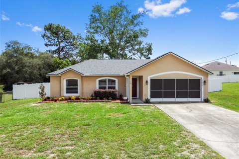 House in Spring Hill, Florida 4 bedrooms, 156.82 sq.m. № 1884247 - photo 1