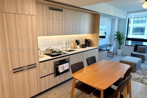 Condo in Miami, Florida, 1 bedroom  № 1990753 - photo 3