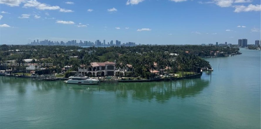 Кондоминиум с 2 спальнями в Майами-Бич, Флорида № 1977224