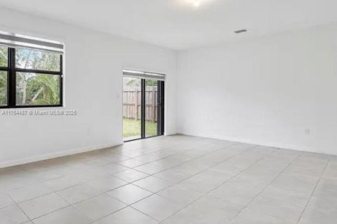 Touwnhouse à louer à Homestead, Floride: 3 chambres, 123.65 m2 № 1985271 - photo 2