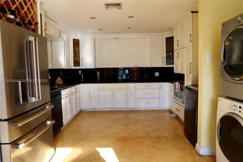 Touwnhouse à vendre à Miami, Floride: 3 chambres, 152.17 m2 № 1990273 - photo 18