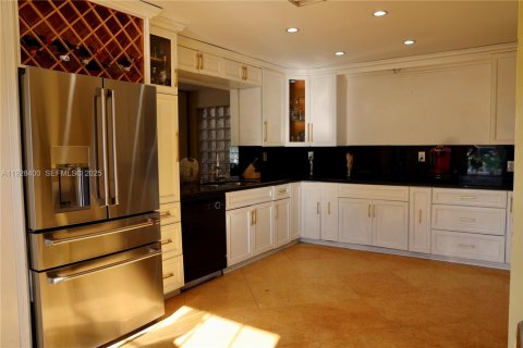 Touwnhouse à vendre à Miami, Floride: 3 chambres, 152.17 m2 № 1990273 - photo 17