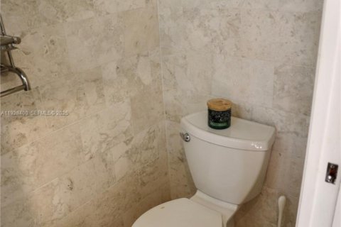 Touwnhouse à vendre à Miami, Floride: 3 chambres, 152.17 m2 № 1990273 - photo 14