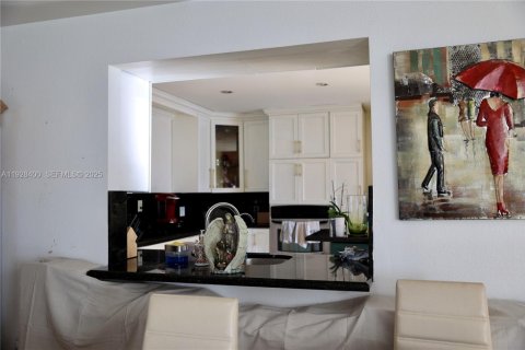 Touwnhouse à vendre à Miami, Floride: 3 chambres, 152.17 m2 № 1990273 - photo 15