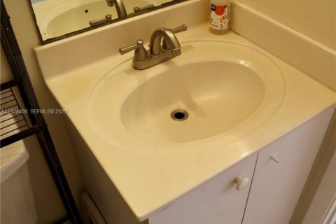 Touwnhouse à vendre à Miami, Floride: 3 chambres, 152.17 m2 № 1990273 - photo 27