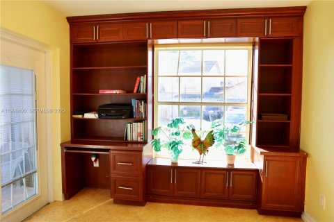 Touwnhouse à vendre à Miami, Floride: 3 chambres, 152.17 m2 № 1990273 - photo 21