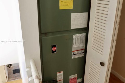 Touwnhouse à vendre à Miami, Floride: 3 chambres, 152.17 m2 № 1990273 - photo 30