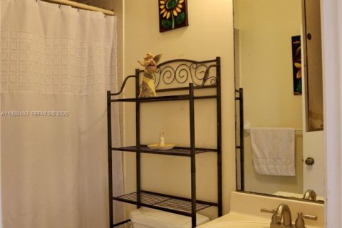 Touwnhouse à vendre à Miami, Floride: 3 chambres, 152.17 m2 № 1990273 - photo 25