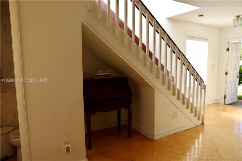 Touwnhouse à vendre à Miami, Floride: 3 chambres, 152.17 m2 № 1990273 - photo 11