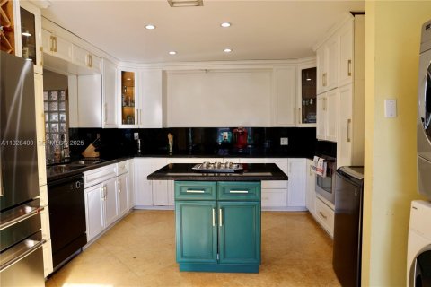 Touwnhouse à vendre à Miami, Floride: 3 chambres, 152.17 m2 № 1990273 - photo 29