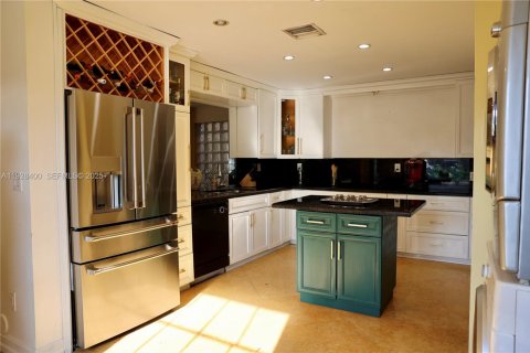 Touwnhouse à vendre à Miami, Floride: 3 chambres, 152.17 m2 № 1990273 - photo 28