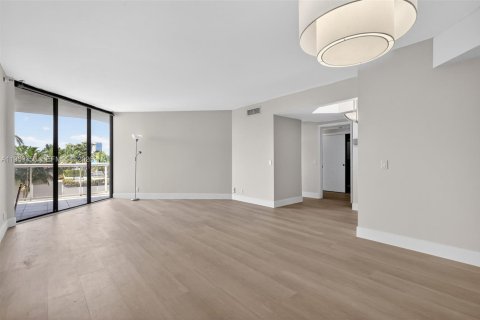 Condominio en venta en Aventura, Florida, 2 dormitorios, 110.27 m2 № 2030551 - foto 3