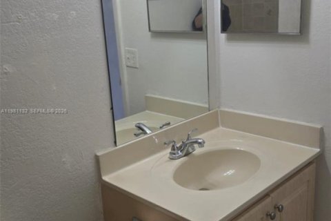 Снять в аренду квартиру в Майами, Флорида 1 спальня, 52.58м2, № 2044340 - фото 5