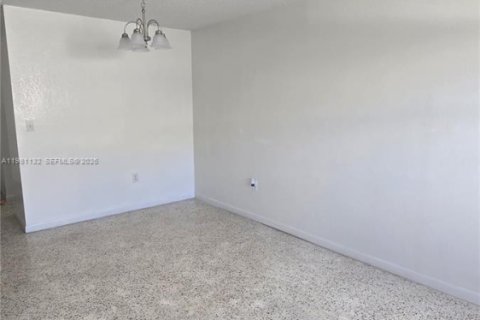 Снять в аренду квартиру в Майами, Флорида 1 спальня, 52.58м2, № 2044340 - фото 3