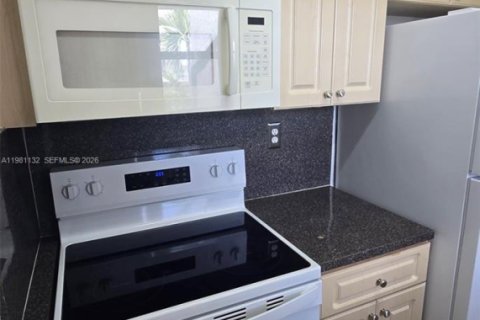 Снять в аренду квартиру в Майами, Флорида 1 спальня, 52.58м2, № 2044340 - фото 11