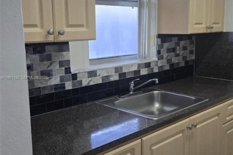 Снять в аренду квартиру в Майами, Флорида 1 спальня, 52.58м2, № 2044340 - фото 9