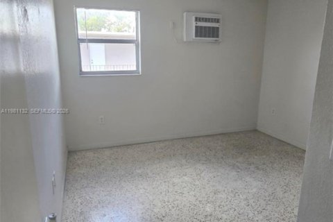 Снять в аренду квартиру в Майами, Флорида 1 спальня, 52.58м2, № 2044340 - фото 6