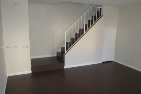 Кондоминиум с 2 спальнями в Маргит, Флорида № 2040963