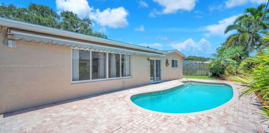 Casa en Cooper City, Florida 3 dormitorios, 177.54 m2 № 1888714