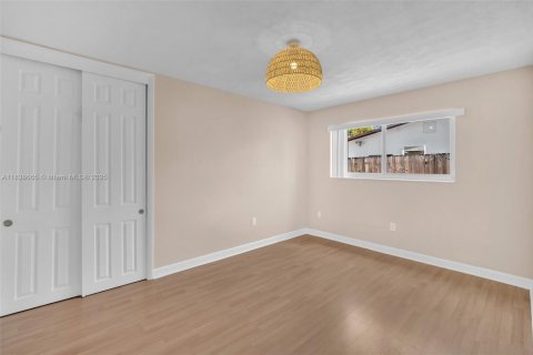 Casa en alquiler en Cooper City, Florida, 3 dormitorios, 177.54 m2 № 1888714 - foto 9
