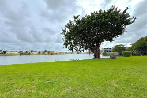 Condo in Miami, Florida, 1 bedroom  № 1834379 - photo 8