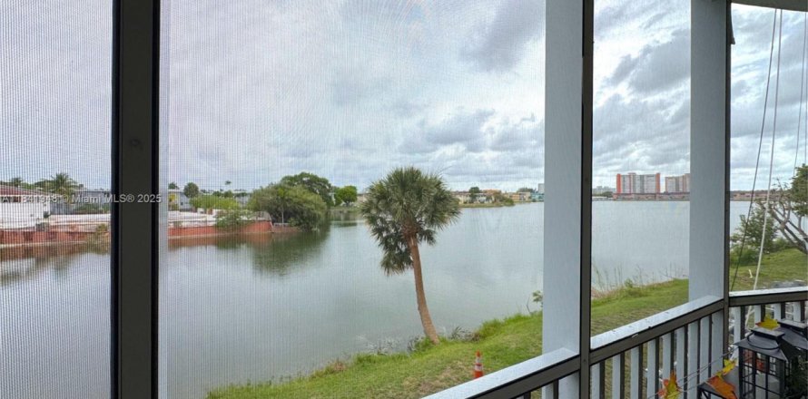 Condo in Miami, Florida, 1 bedroom  № 1834379