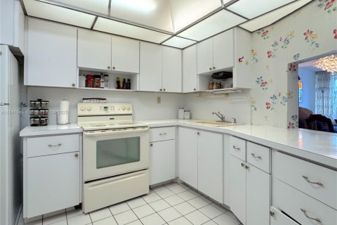 Condo in Miami, Florida, 1 bedroom  № 1834379 - photo 3