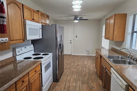 Casa en venta en Kissimmee, Florida, 2 dormitorios, 71.35 m2 № 1886973 - foto 3