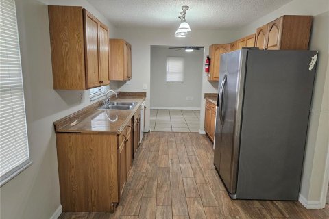 Casa en venta en Kissimmee, Florida, 2 dormitorios, 71.35 m2 № 1886973 - foto 4