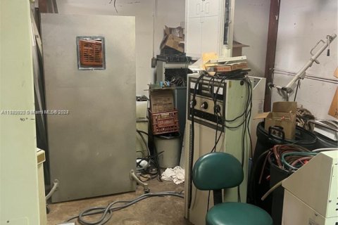 Propiedad comercial en alquiler en Hialeah, Florida № 965869 - foto 1