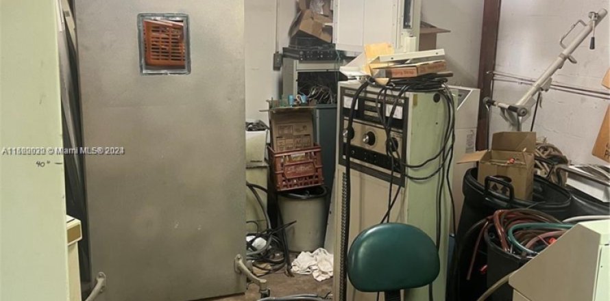 Propiedad comercial en Hialeah, Florida № 965869