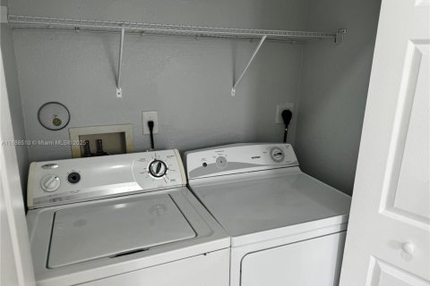 Снять в аренду виллу или дом в Хомстед, Флорида 3 спальни, 98.66м2, № 1946861 - фото 17