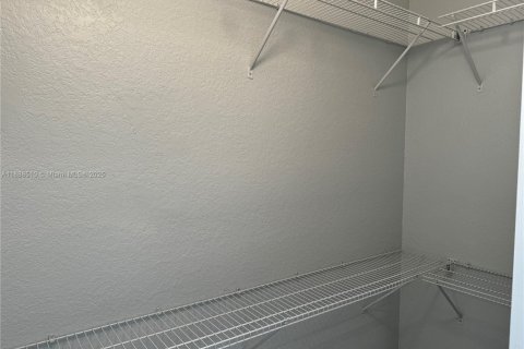 Снять в аренду виллу или дом в Хомстед, Флорида 3 спальни, 98.66м2, № 1946861 - фото 10