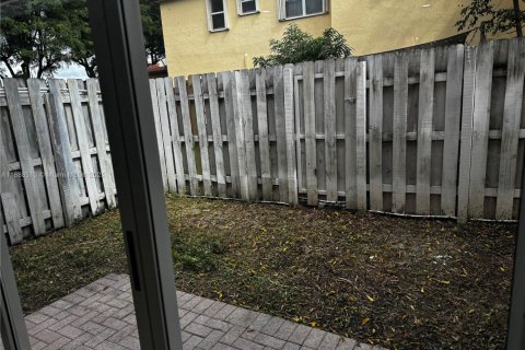 Снять в аренду виллу или дом в Хомстед, Флорида 3 спальни, 98.66м2, № 1946861 - фото 21