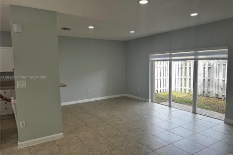 Снять в аренду виллу или дом в Хомстед, Флорида 3 спальни, 98.66м2, № 1946861 - фото 6